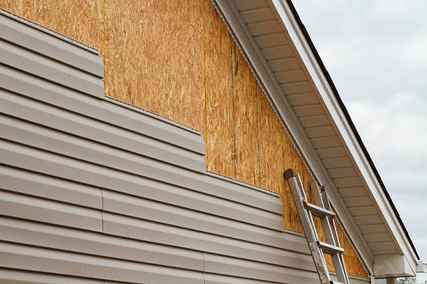 Professional Fiber Cement Siding technician working in Clinton, WA